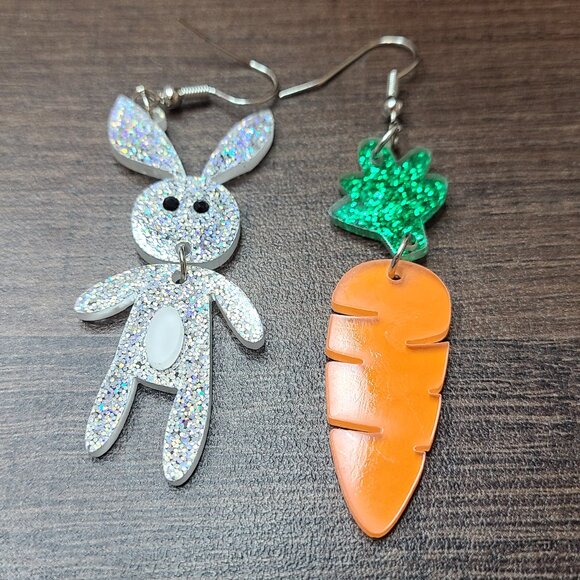 Unbranded Rabbit & Carrott Dangle Drop Earrings NEW Ladies Fashion Easter Event - Picture 3 of 4